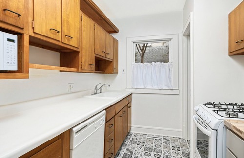 Minneapolis - St. Paul House | The Cooper, a charming Double Bungalow just Blocks from W River Parkway
