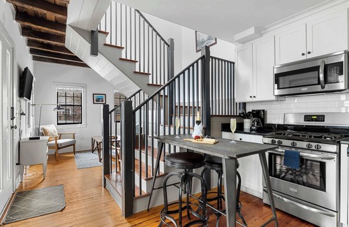 Cannonborough Elliotborough Apartment | The Copper | 1 Block to King, Bright + Modern