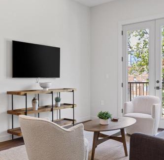 Fort Worth Apartment | The Corbin 1202 - Magnolia Street Charm