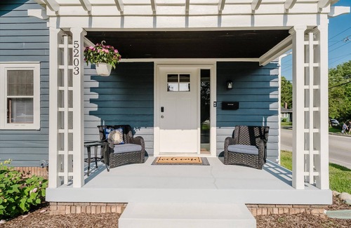 Meridian-Kessler House | The Corner Cottage -Walkable, Comfortable, Stylish