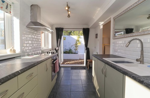 Ufford Cottage | THE CORNER HOUSE, pet friendly, with a garden in Woodbridge