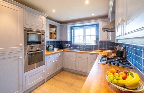 Thorpeness Cottage | The Corner House - sleeps 8 guests in 3 bedrooms