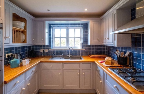 Thorpeness Cottage | The Corner House - sleeps 8 guests in 3 bedrooms