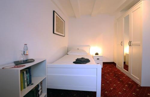 Solingen Bed & Breakfast | THE CORNISH ARMS Guest House