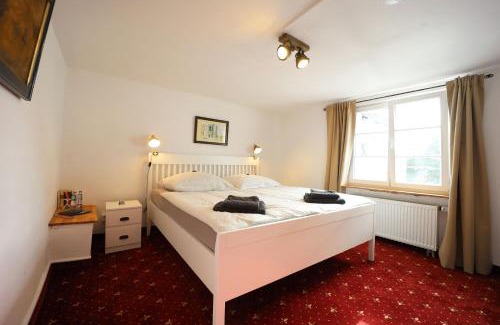 Solingen Bed & Breakfast | THE CORNISH ARMS Guest House