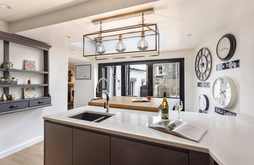 Lindale House | The Coronation Family Cottage - Hot Tub