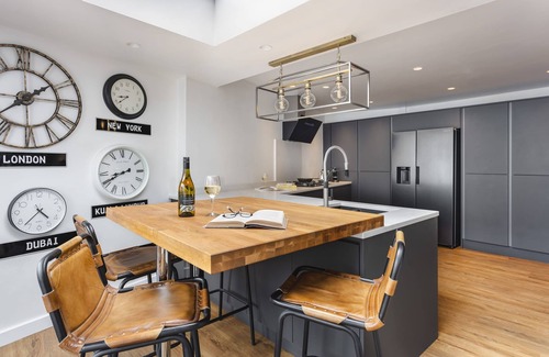 Lindale House | The Coronation Family Cottage - Hot Tub