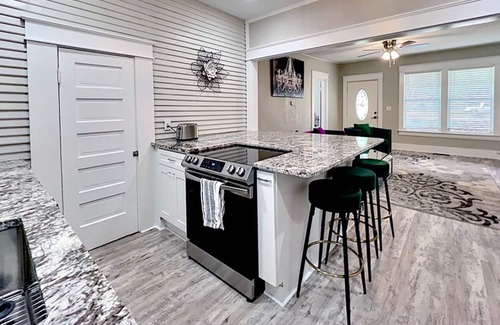 Conway House | The Cosmo on College