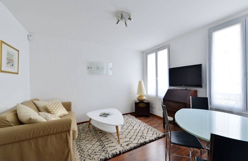 Faubourg Saint-Germain Apartment | The Cosy Cocon Close to Eiffel Tower & Invalides