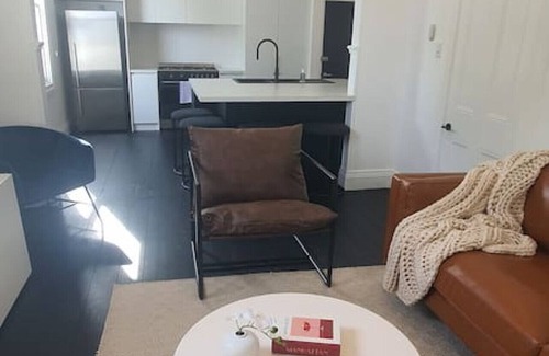 Ballarat House | The Cosy Corner – Walk to CBD