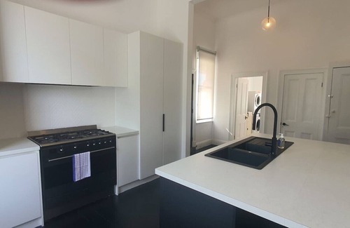 Ballarat House | The Cosy Corner – Walk to CBD