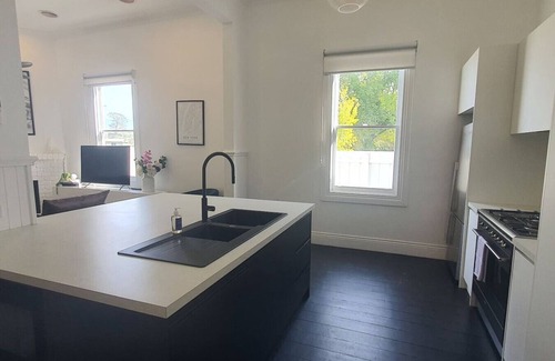 Ballarat House | The Cosy Corner – Walk to CBD