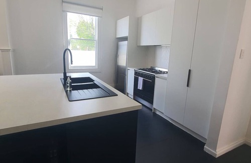 Ballarat House | The Cosy Corner – Walk to CBD