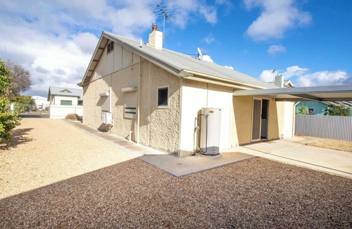 Seymour House | The Cosy Lap Summary: