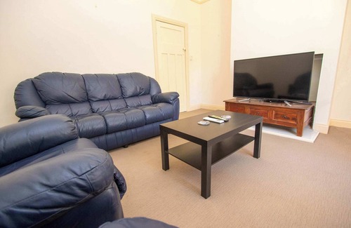 Seymour House | The Cosy Lap Summary: