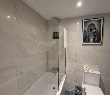Bradford Apartment | The Cotswold Escape 14 - City Centre