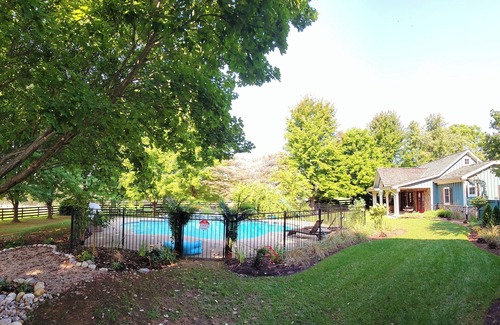 Leesburg Cottage | The Cottage at Firefly Cellars, cozy getaway in Loudoun wine country!