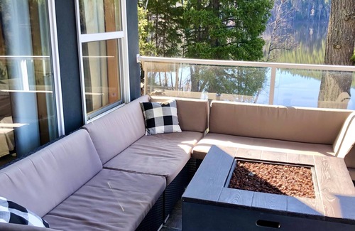 Eagle Creek House | The Cottage at Hawkins Lake: a Lakefront Paradise