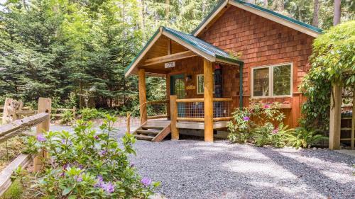 Langley House | The Cottage at Herons Roost by AvantStay