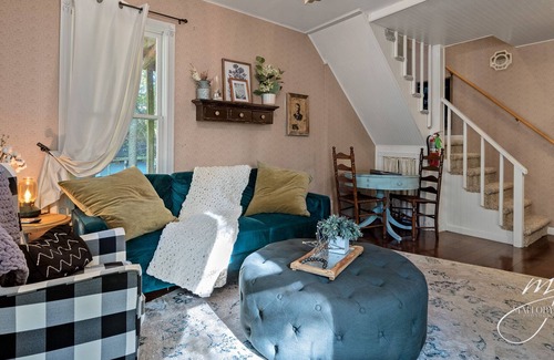 Eureka Springs Historic District Cottage | The Cottage at The 1883 Peabody House
