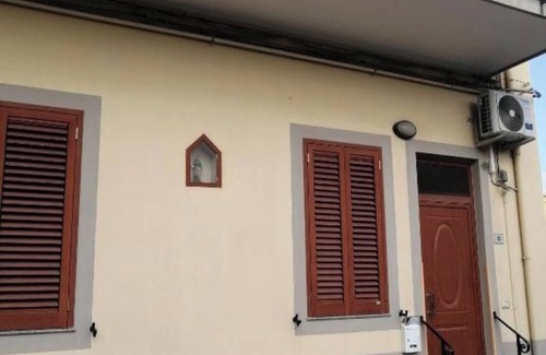 Venetico Marina House | THE COTTAGE BY THE SEA