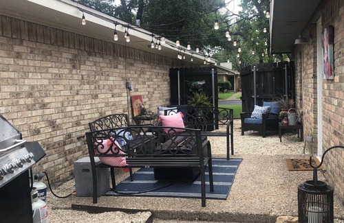 Woodway House | THE COTTAGE@CHAPEL RIDGE #1 in Waco for Exceptional reviews! Ranked #6 in all TX