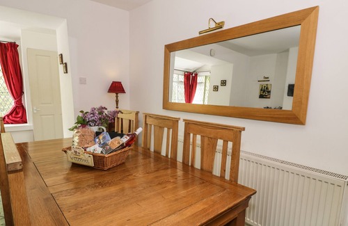Betws-Y-Coed Cottage | THE COTTAGE, COED Y CELYN, pet friendly in Betws-Y-Coed