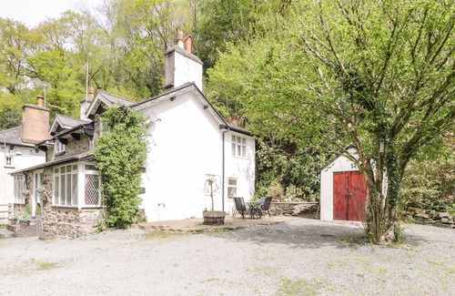 Betws-Y-Coed Cottage | THE COTTAGE, COED Y CELYN, pet friendly in Betws-Y-Coed