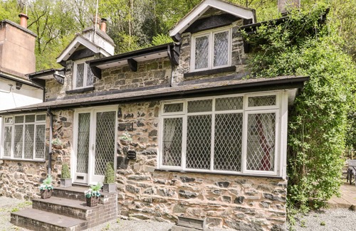 Betws-Y-Coed Cottage | THE COTTAGE, COED Y CELYN, pet friendly in Betws-Y-Coed