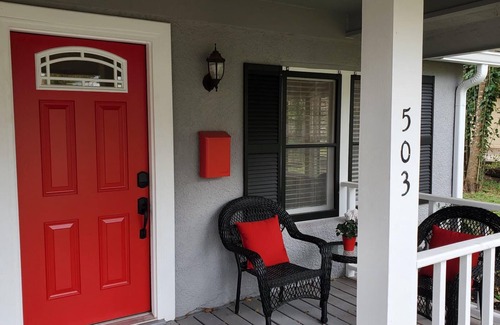 Georgetown Cottage | The Cottage @ Georgetown Square. 5% weekly discount; 10% monthly discount.