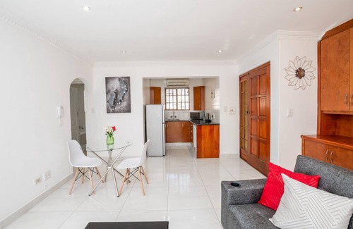 Greater Johannesburg Metropolitan Area Cottage | The cottage is your home away from home. Nestled in the heart of Fourways.