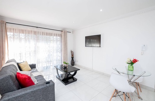 Greater Johannesburg Metropolitan Area Cottage | The cottage is your home away from home. Nestled in the heart of Fourways.