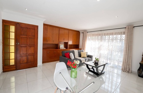 Greater Johannesburg Metropolitan Area Cottage | The cottage is your home away from home. Nestled in the heart of Fourways.