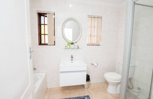 Greater Johannesburg Metropolitan Area Cottage | The cottage is your home away from home. Nestled in the heart of Fourways.