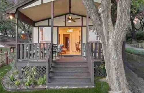 Lake Country Cottage | The Cottage on EML