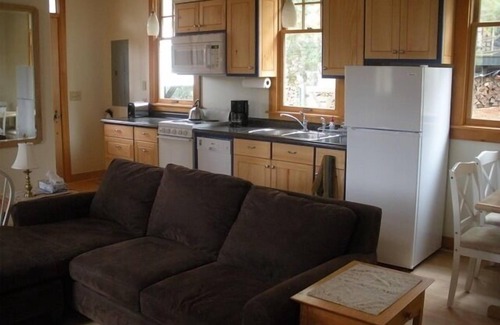 Asheville Cottage | The Cottage on Parkway Loop: Quiet, cozy, convenient!