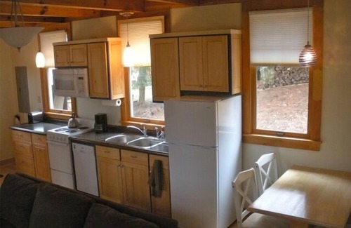 Asheville Cottage | The Cottage on Parkway Loop: Quiet, cozy, convenient!