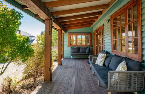 Wanaka House | The Cottage on the Hill - Wānaka Holiday Home