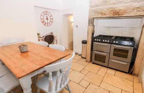 Horsforth Cottage | THE COTTAGE, pet friendly, with open fire in Horsforth
