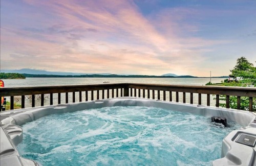 Dandridge House | The Cottage @Smoky MTN Lakeside