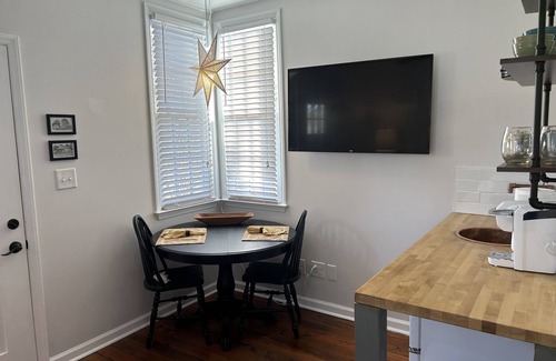 Raleigh Cottage | The Cottage @ the Farmhouse. 20 minutes from DT Raleigh!