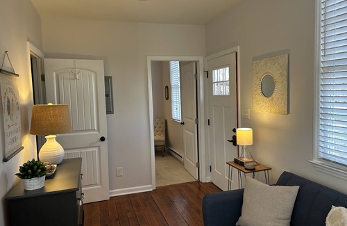 Raleigh Cottage | The Cottage @ the Farmhouse. 20 minutes from DT Raleigh!
