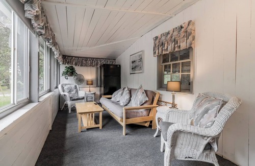 Ocean Park Cottage | The cottage is located on a quiet dead end street, one block fr om the beautiful Kinney Shores beach