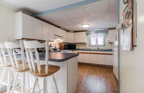 Ocean Park Cottage | The cottage is located on a quiet dead end street, one block fr om the beautiful Kinney Shores beach