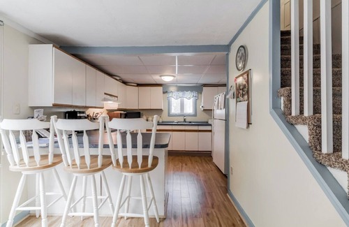 Ocean Park Cottage | The cottage is located on a quiet dead end street, one block fr om the beautiful Kinney Shores beach