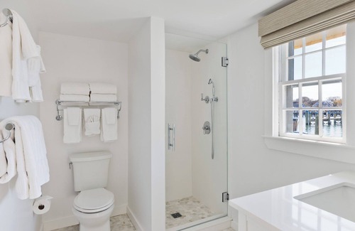 Nantucket Town Hotel | The Cottages at Nantucket Boat Basin