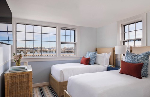 Nantucket Town Hotel | The Cottages at Nantucket Boat Basin