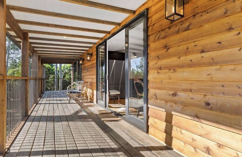 North Richmond Apartment | The Country Apartment - Gorgeous new accommodation on prestige property