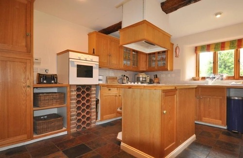 Weymouth Cottage | THE COURTHOUSE, pet friendly, with a garden in Sutton Poyntz