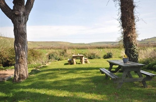 Weymouth Cottage | THE COURTHOUSE, pet friendly, with a garden in Sutton Poyntz